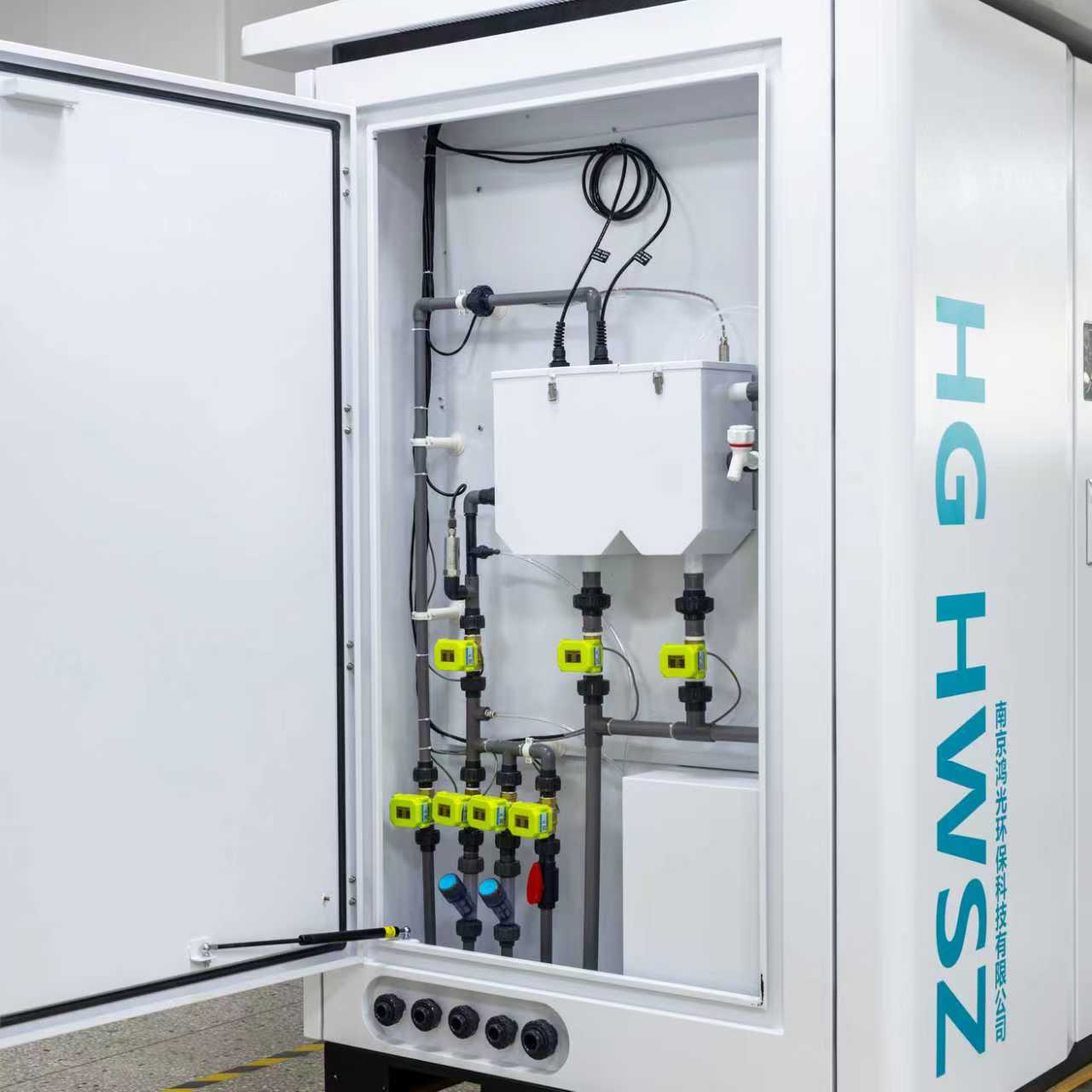 Outdoor Small-scale Automatic Water Quality Monitoring Station